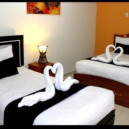 Hostal Universal Huaraz Esterno foto